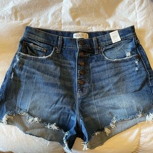 Brand new Abercrombie High Rise Mom Short Curve Love shorts bought last year!